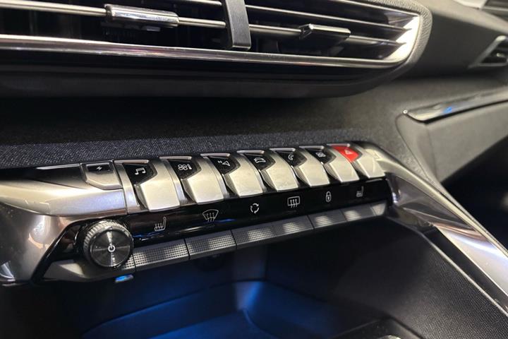 Hvid Peugeot 3008 fra 2020