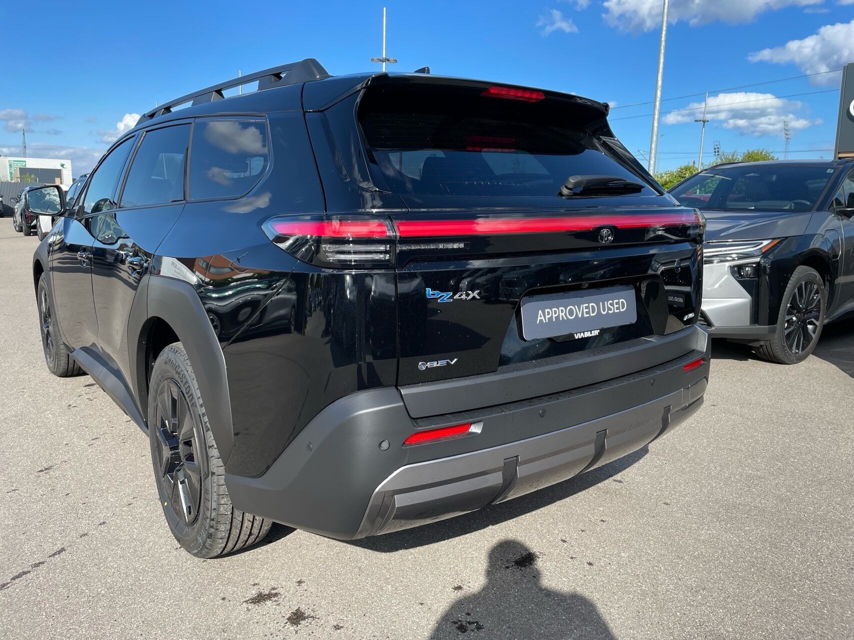 Sort Toyota bZ4X Touring fra 2026