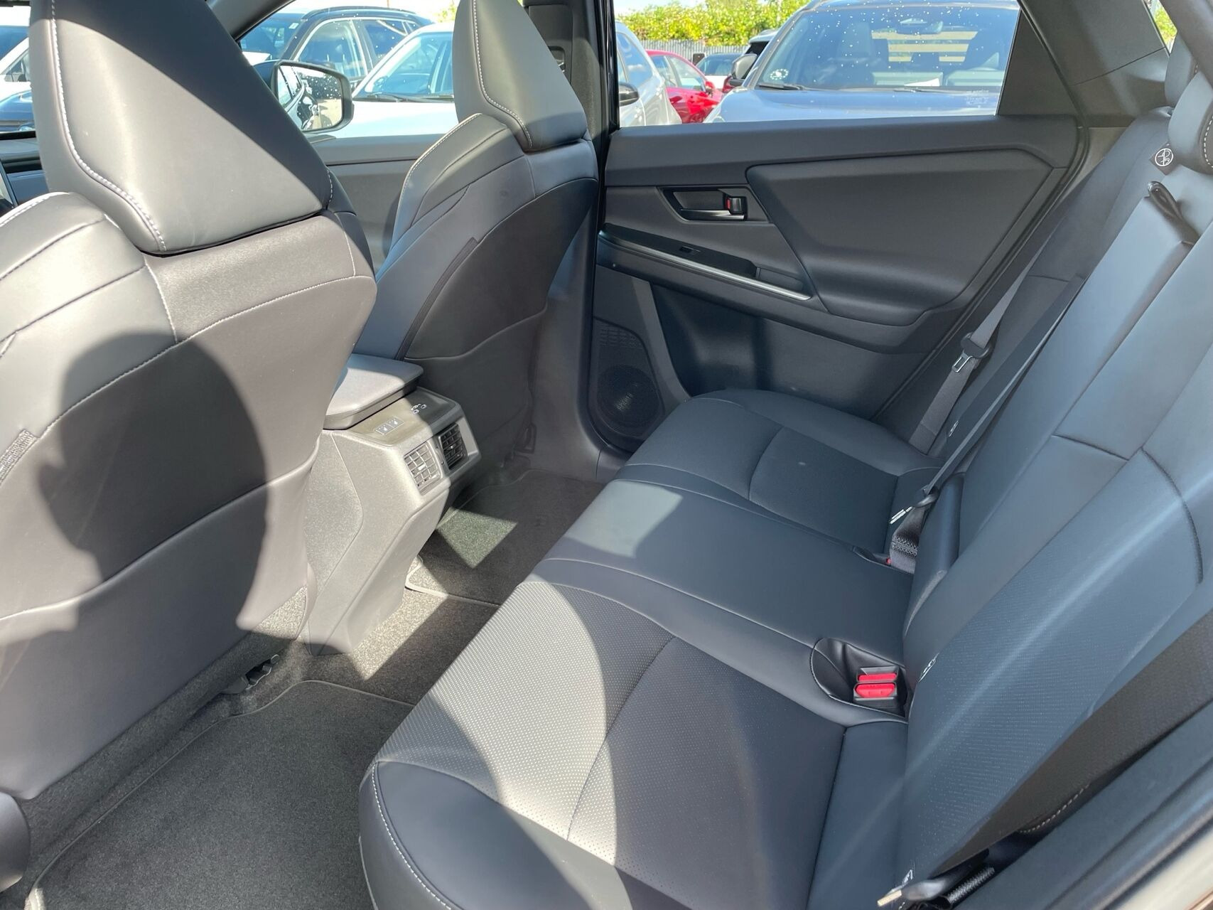 Sort Toyota bZ4X Touring fra 2026