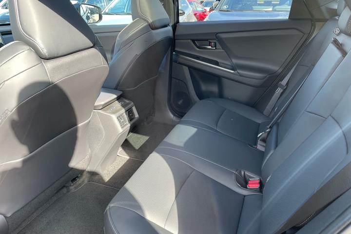 Sort Toyota bZ4X Touring fra 2026