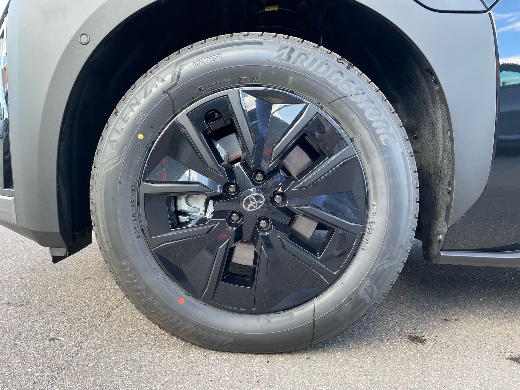 Sort Toyota bZ4X Touring fra 2026