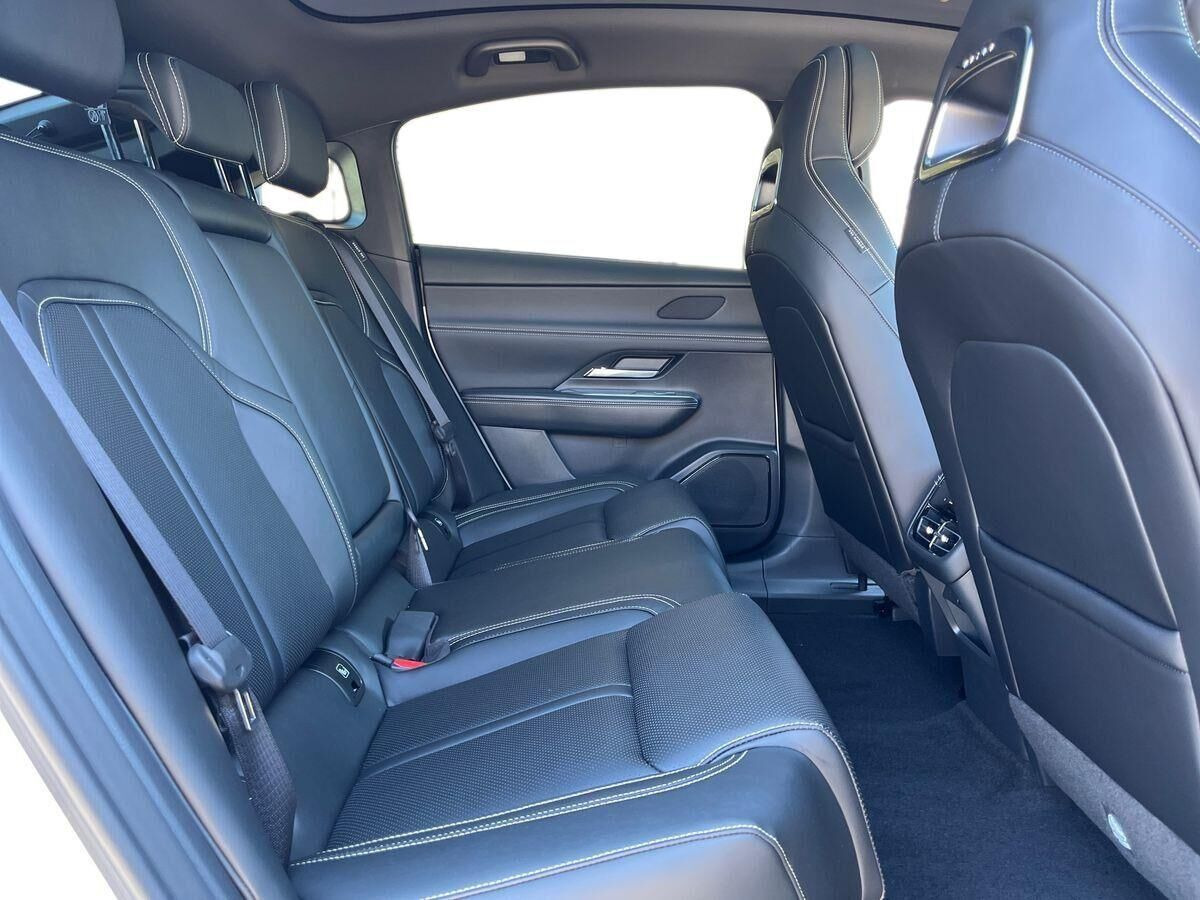 Hvid Mazda 6e fra 2026