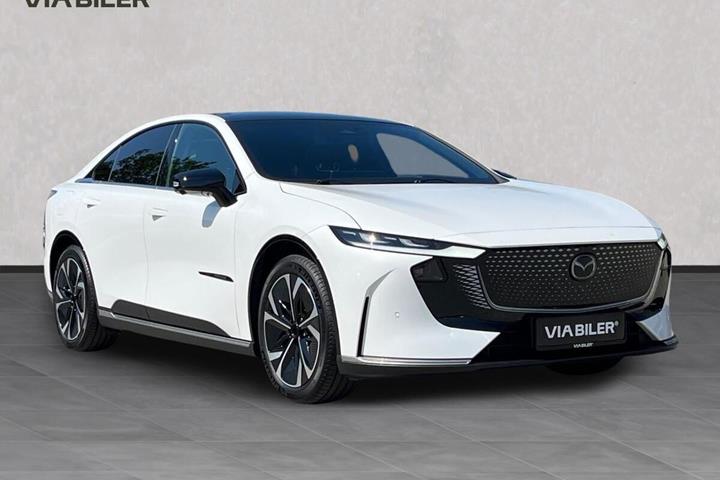 Hvid Mazda 6e fra 2026