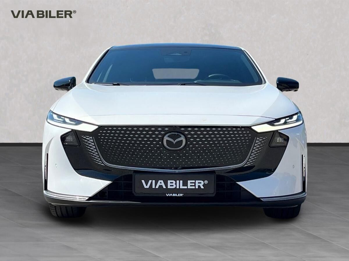 Hvid Mazda 6e fra 2026