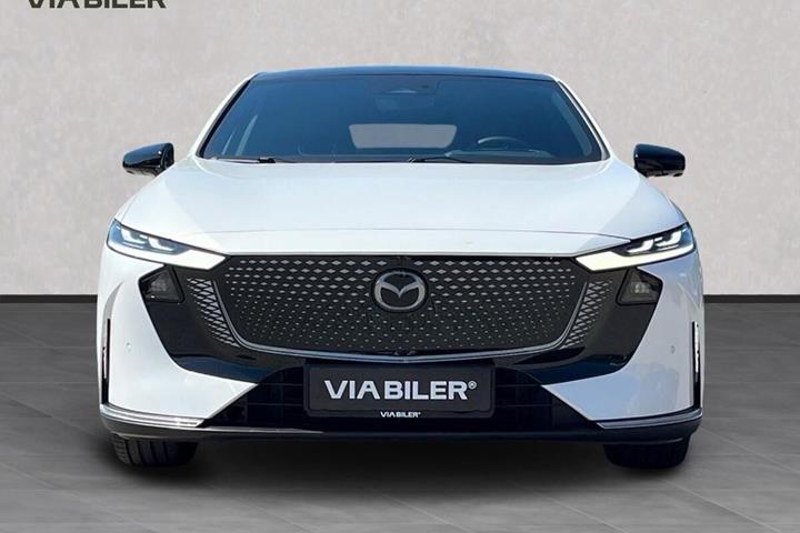 Hvid Mazda 6e fra 2026