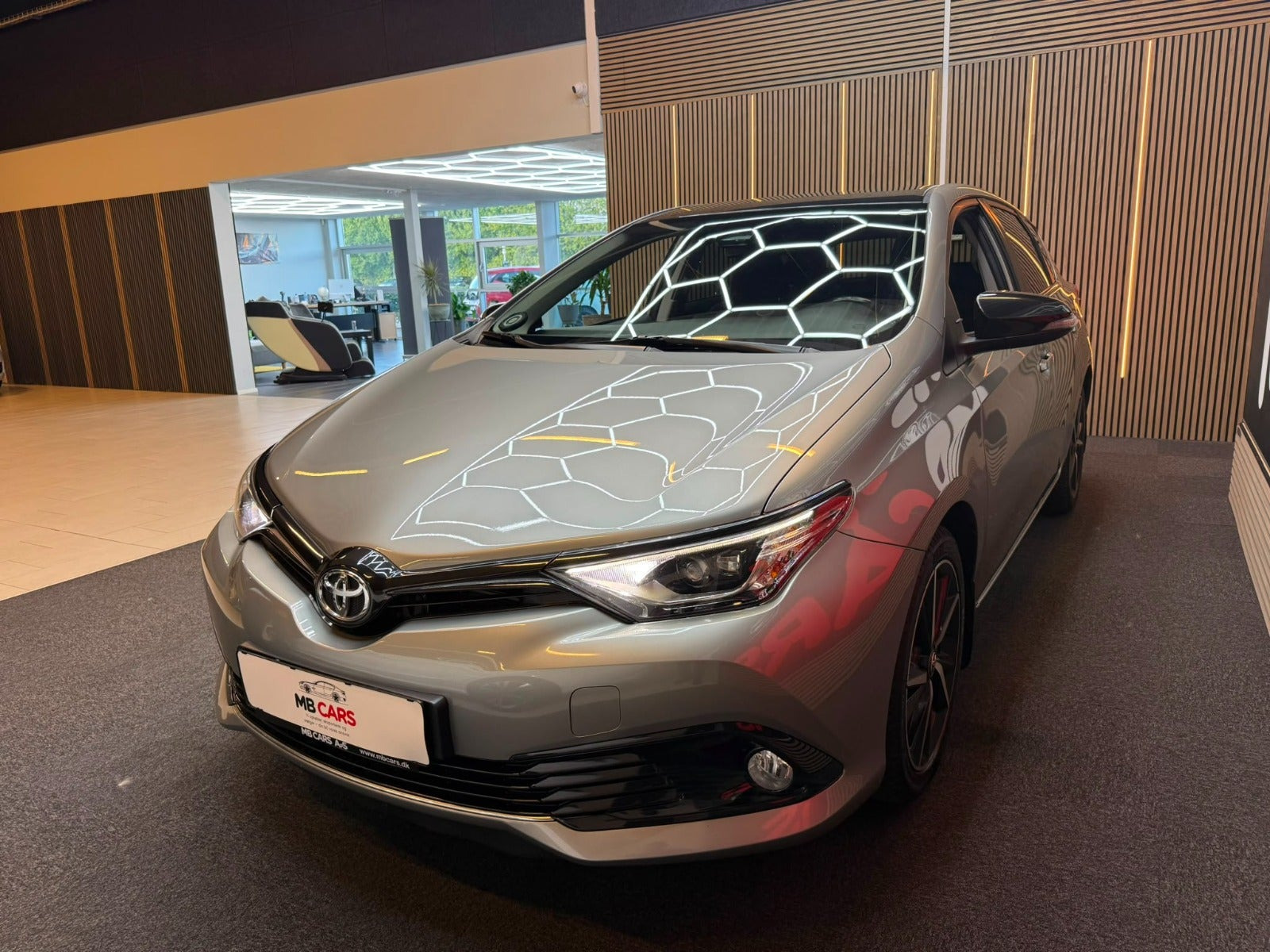 Orange Toyota Auris fra 2018