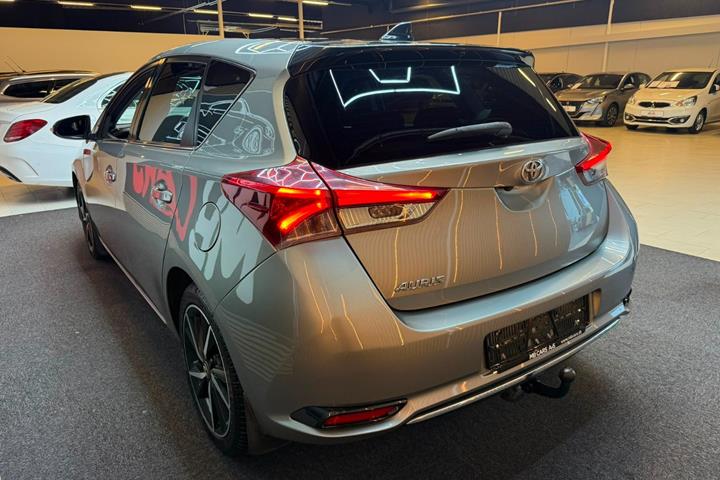 Orange Toyota Auris fra 2018