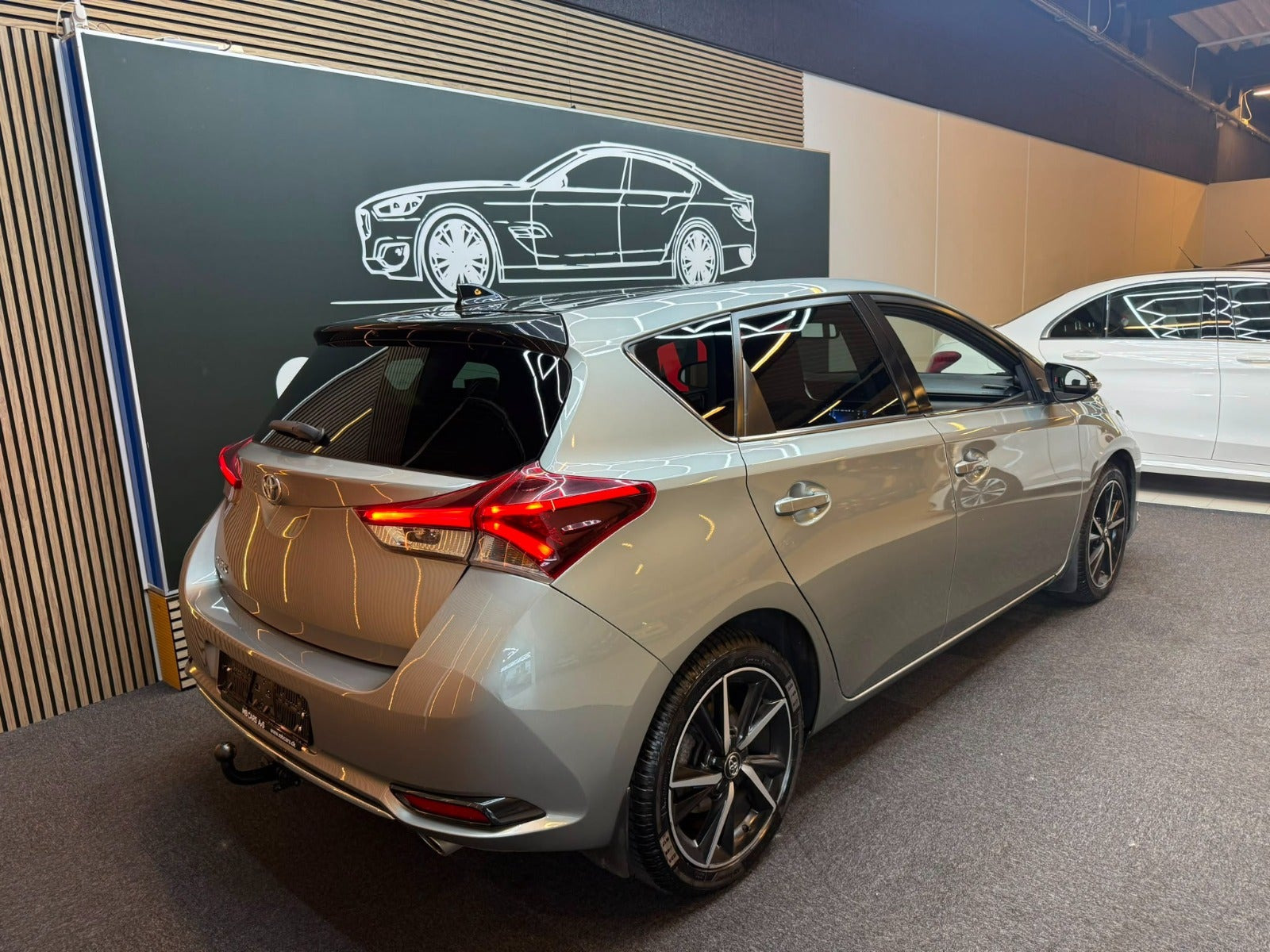 Orange Toyota Auris fra 2018