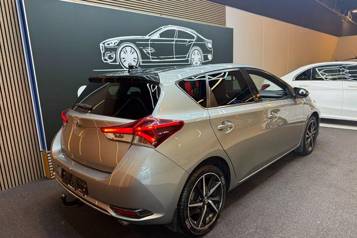 Orange Toyota Auris fra 2018