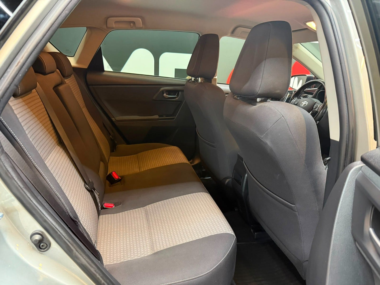 Orange Toyota Auris fra 2018