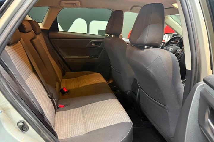 Orange Toyota Auris fra 2018