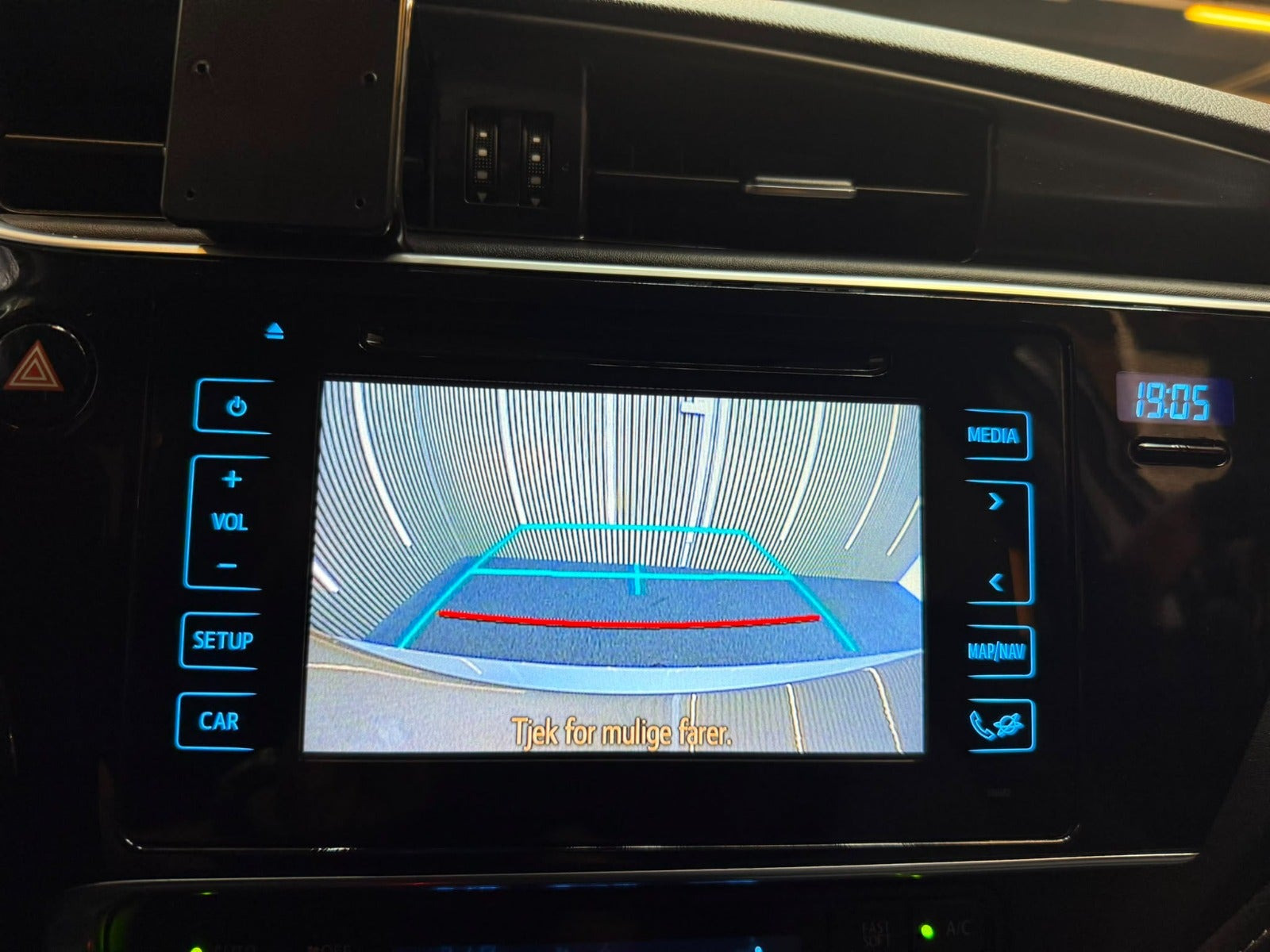 Orange Toyota Auris fra 2018