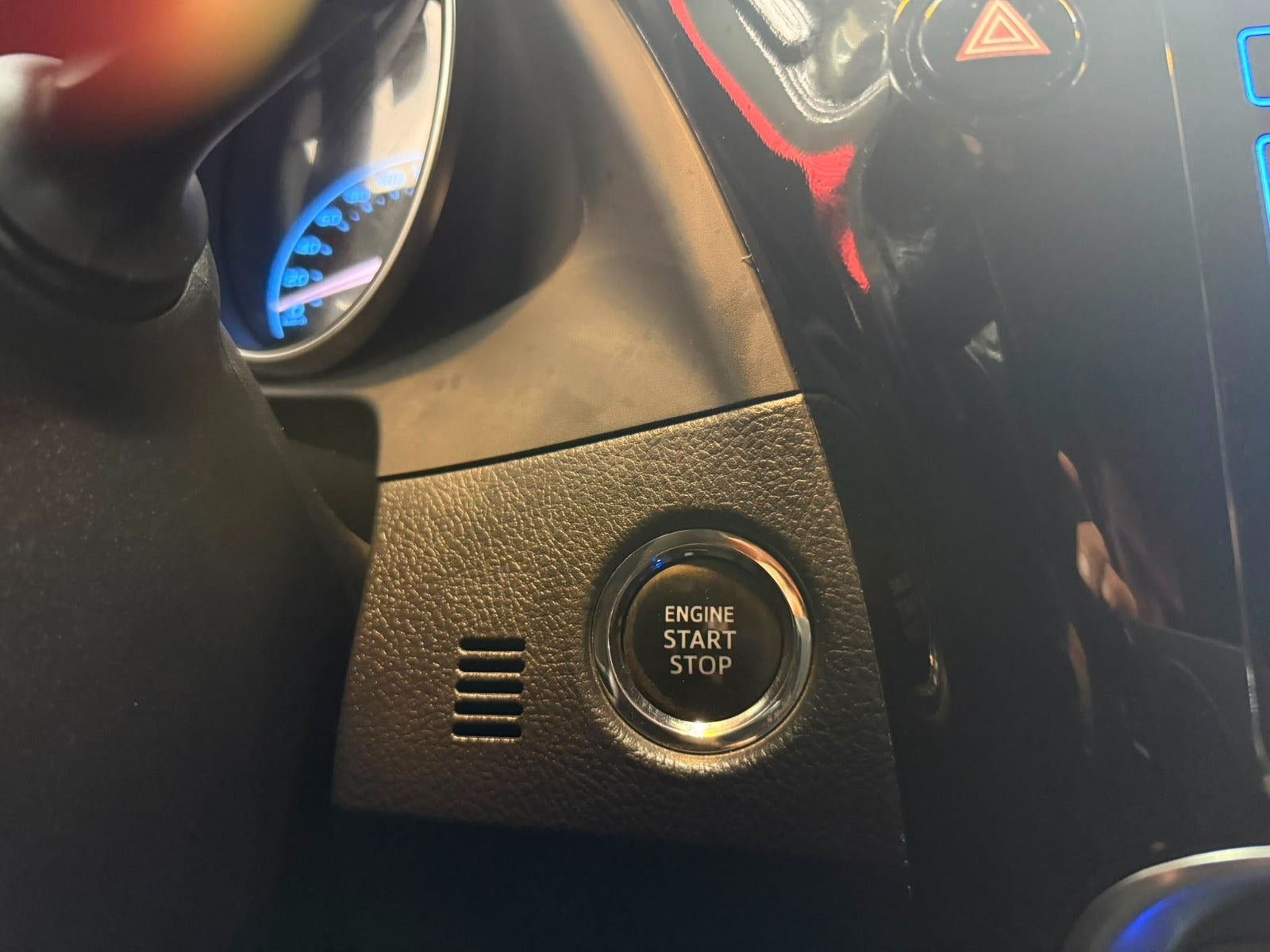 Orange Toyota Auris fra 2018