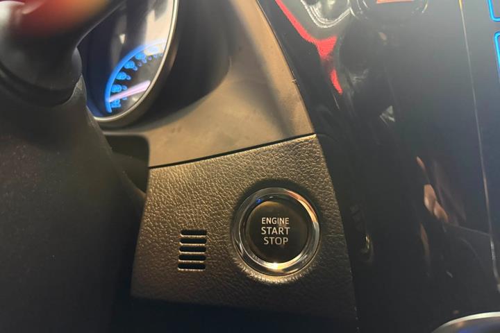 Orange Toyota Auris fra 2018