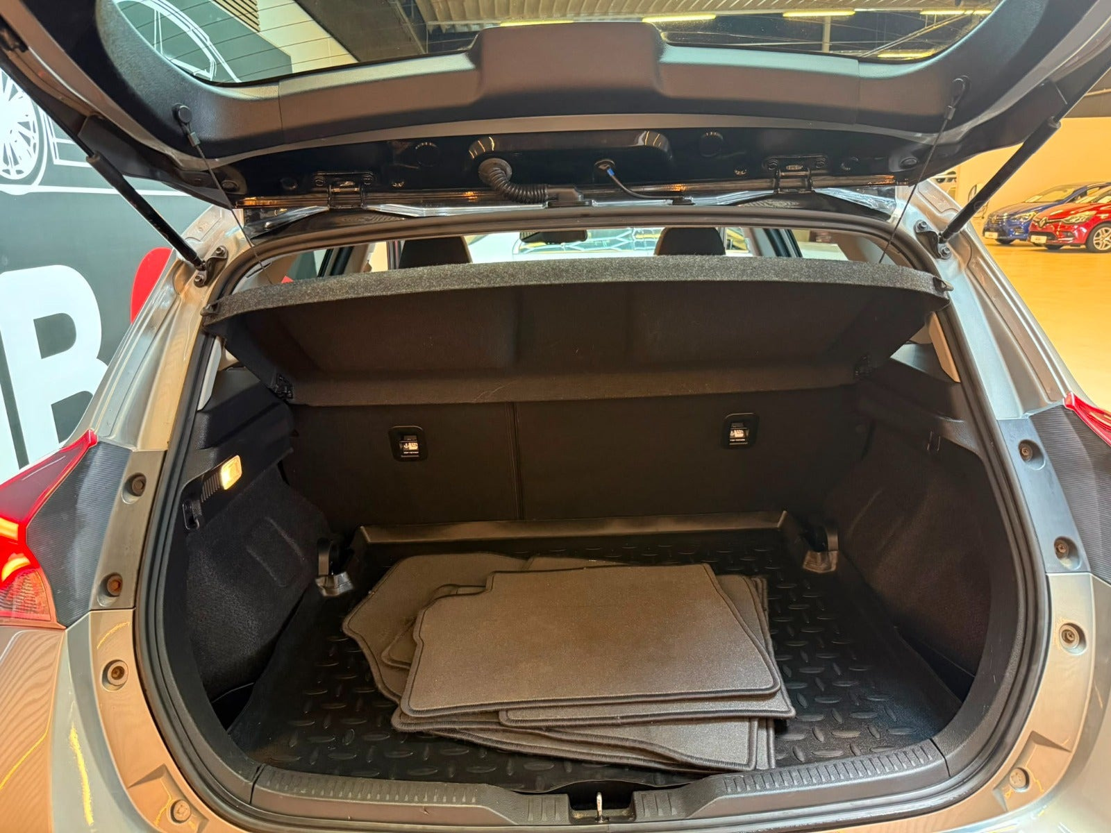 Orange Toyota Auris fra 2018