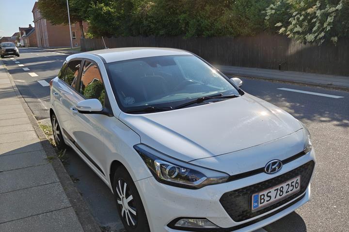 Hvid Hyundai i20 fra 2017