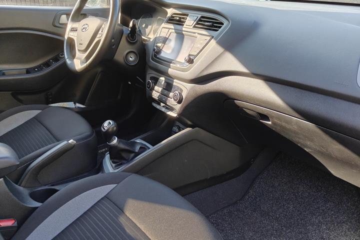 Hvid Hyundai i20 fra 2017