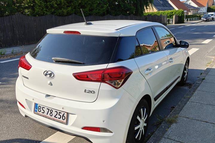 Hvid Hyundai i20 fra 2017