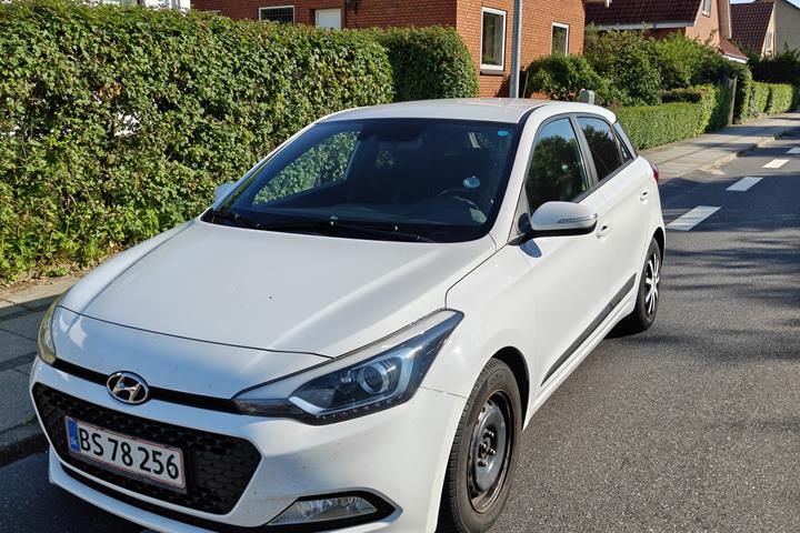 Hvid Hyundai i20 fra 2017