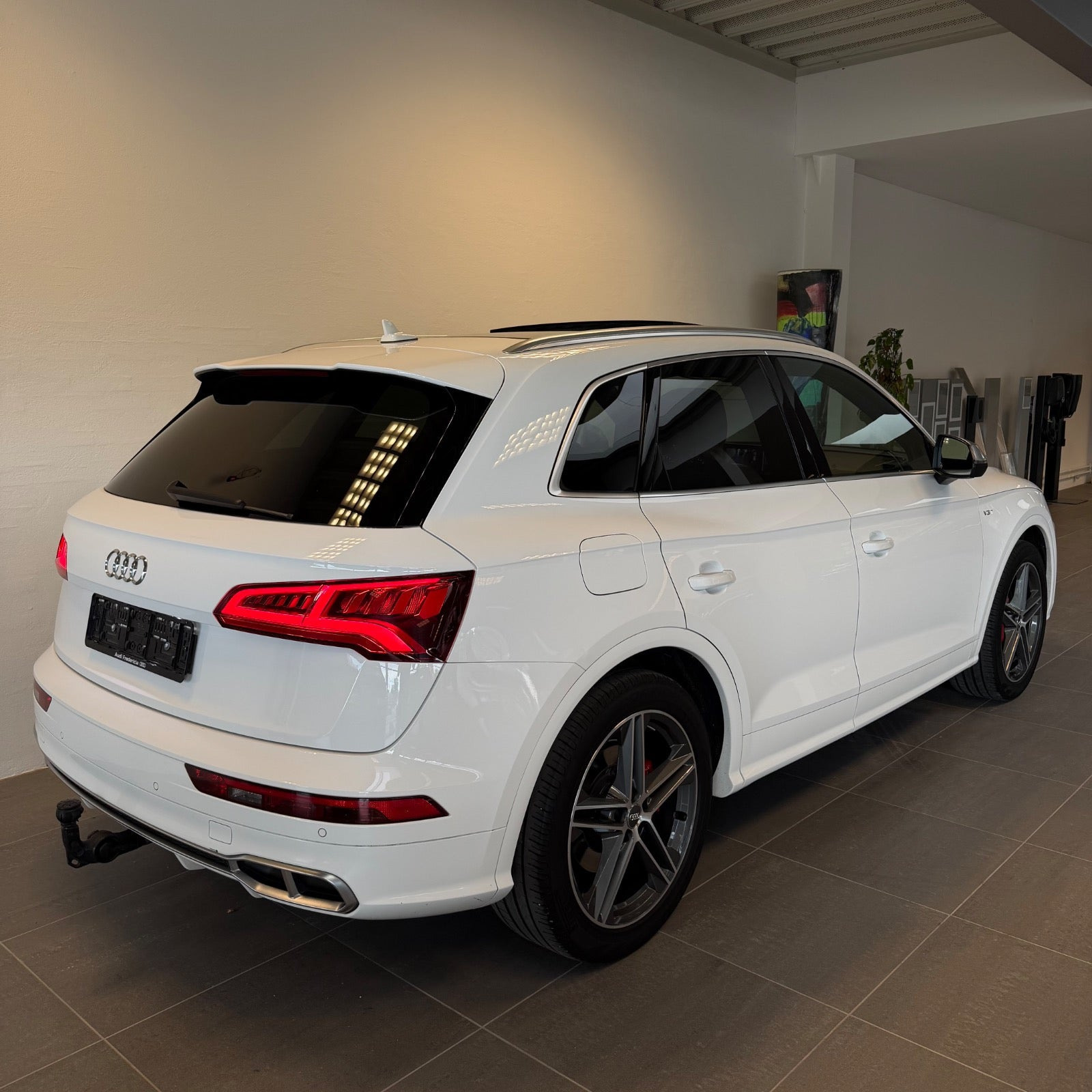 Hvid Audi SQ5 fra 2018