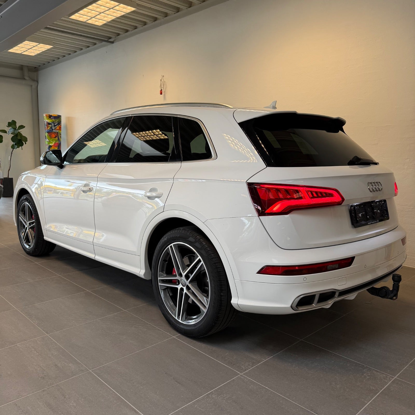 Hvid Audi SQ5 fra 2018