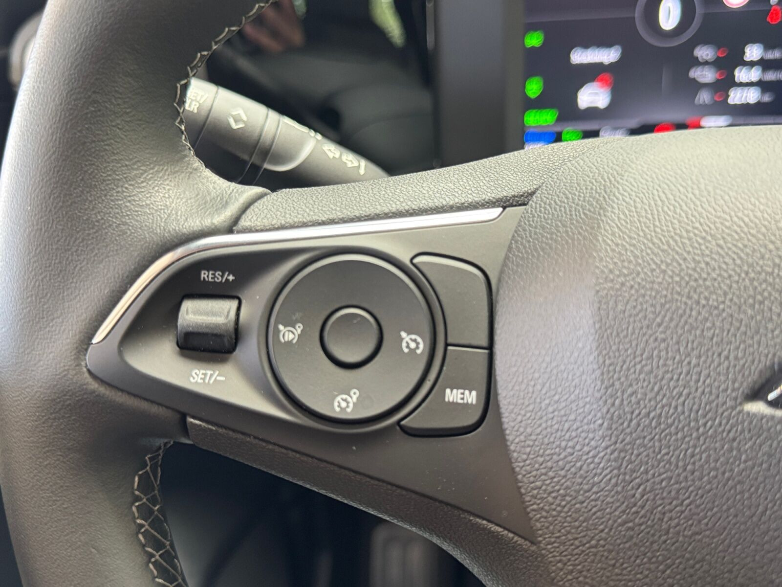 Hvid Opel Mokka-e fra 2024
