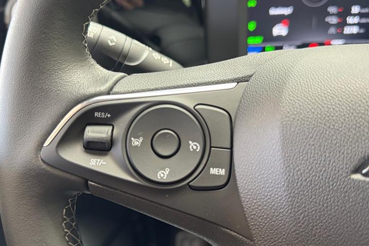 Hvid Opel Mokka-e fra 2024