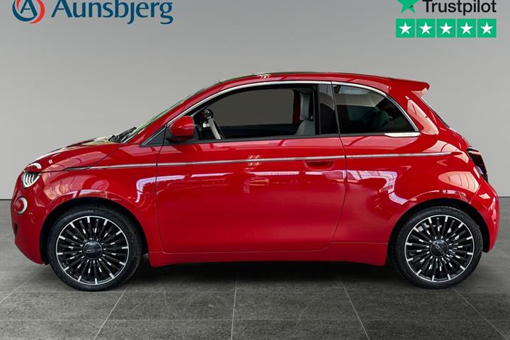 Rød Fiat 500e fra 2024