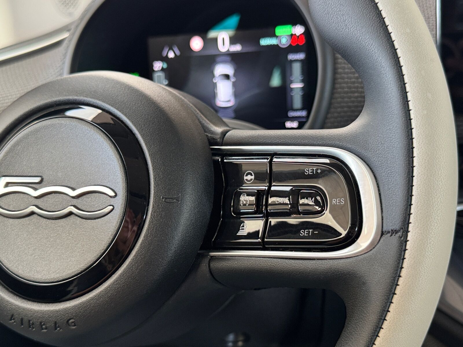 Rød Fiat 500e fra 2024