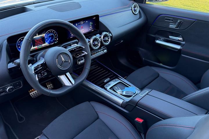 Grå Mercedes EQA250+ fra 2025