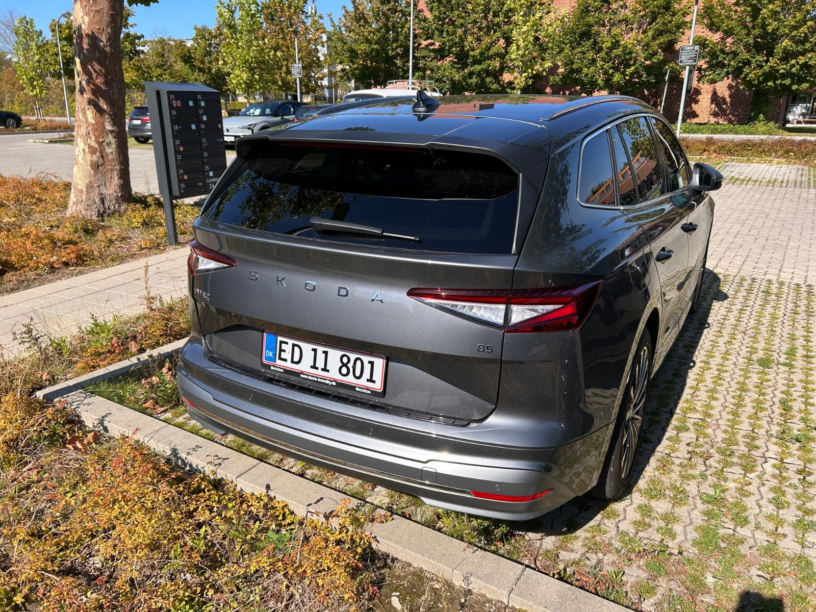 Grå Skoda Enyaq fra 2024