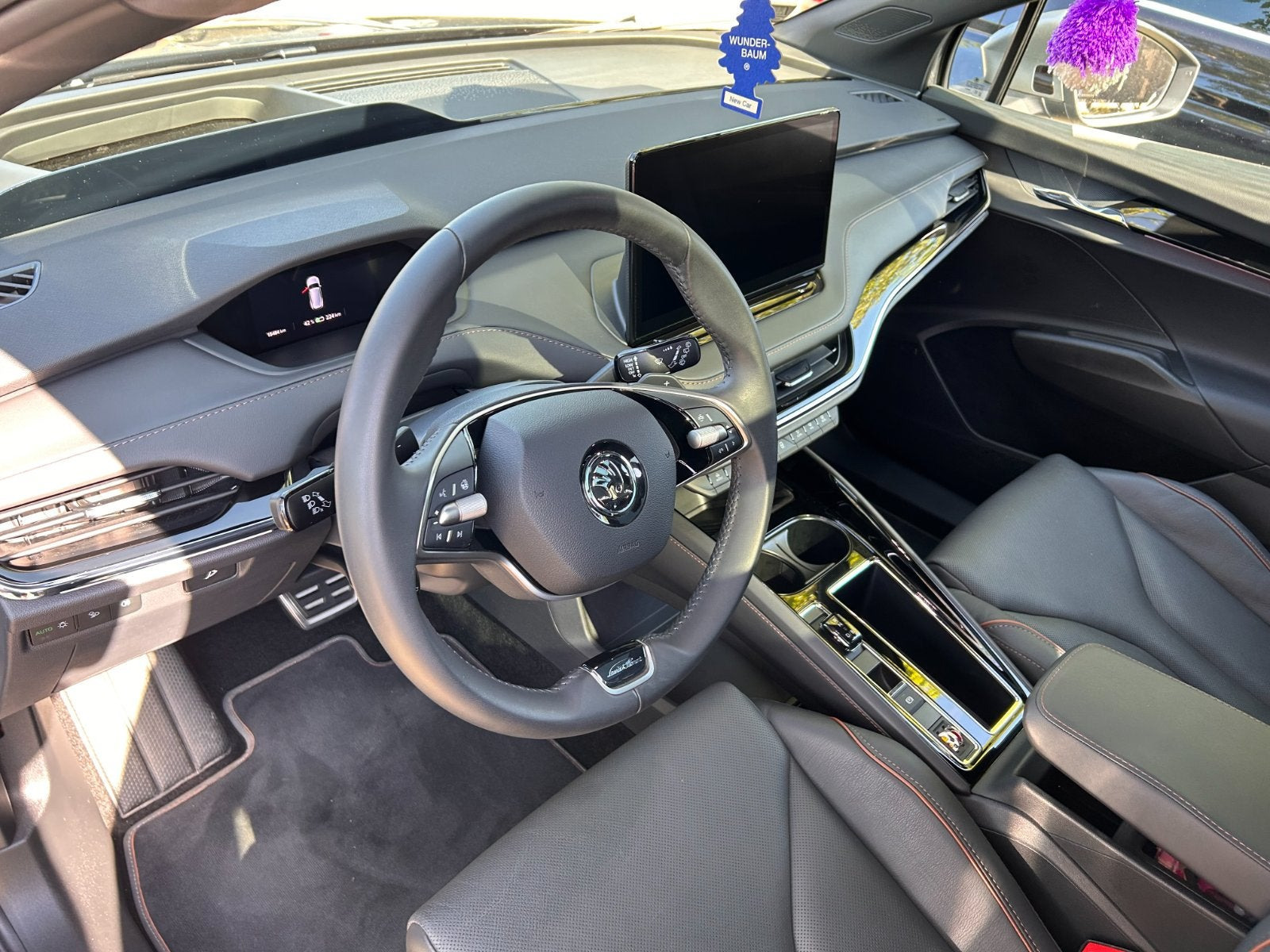 Grå Skoda Enyaq fra 2024