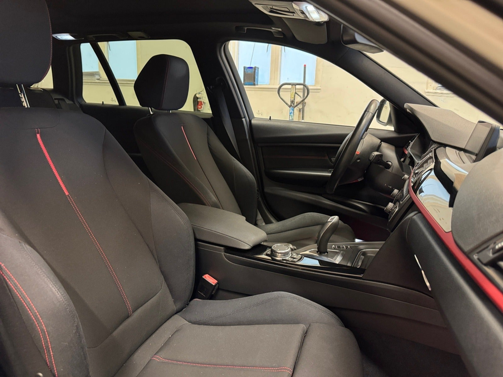 Hvid BMW 320d fra 2014