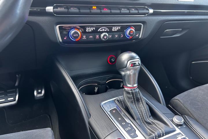 Blå Audi S3 fra 2014