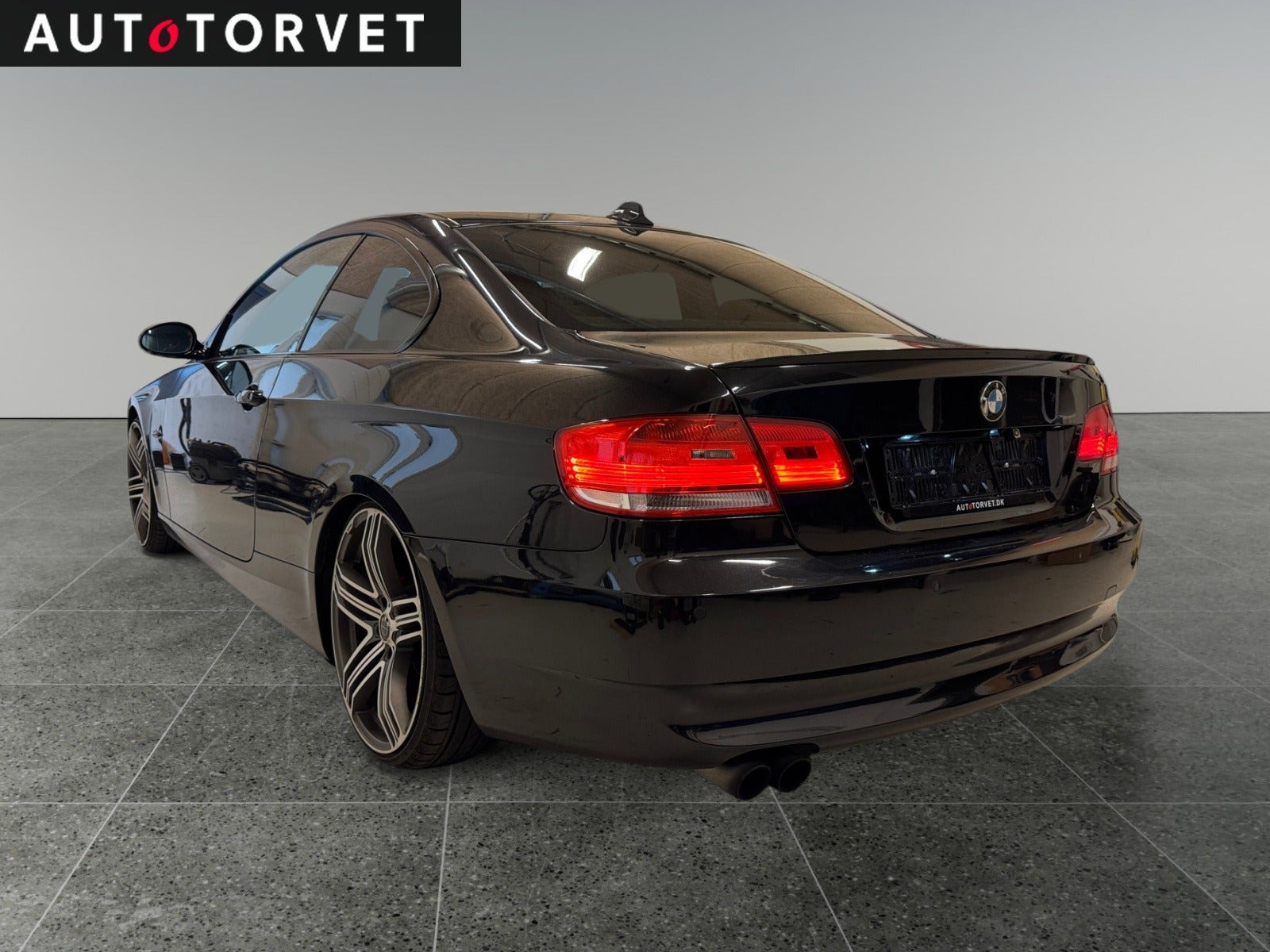 Sort BMW 325Xi fra 2008
