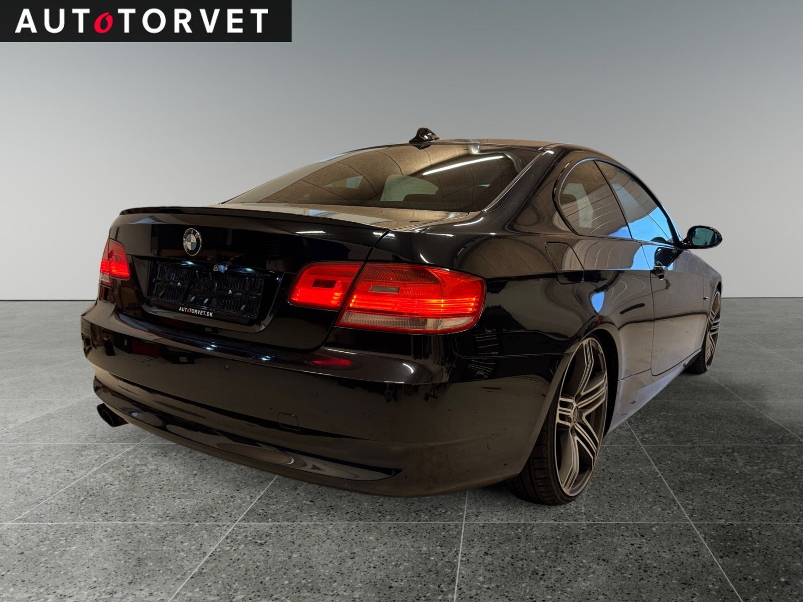 Sort BMW 325Xi fra 2008