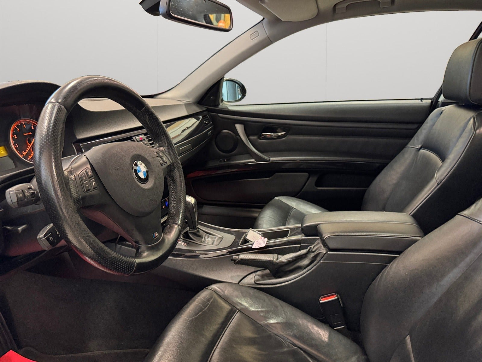 Sort BMW 325Xi fra 2008