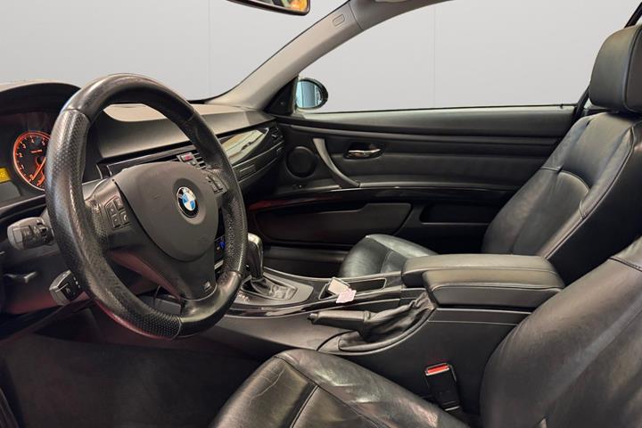 Sort BMW 325Xi fra 2008