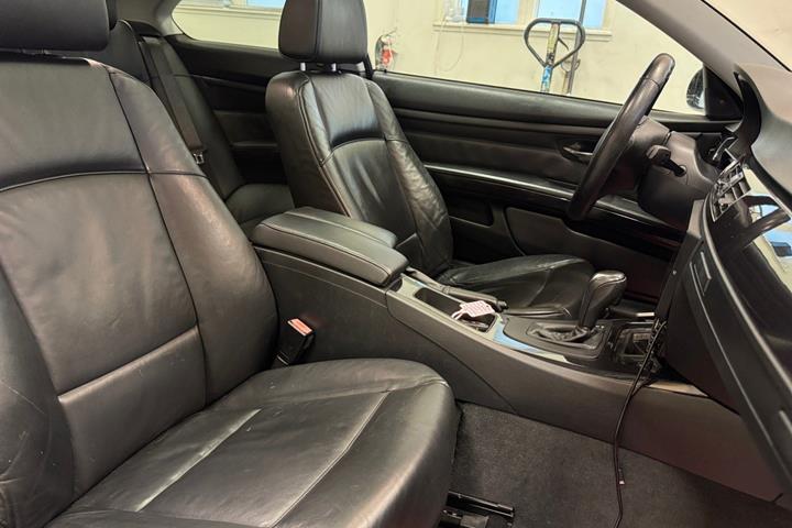 Sort BMW 325Xi fra 2008