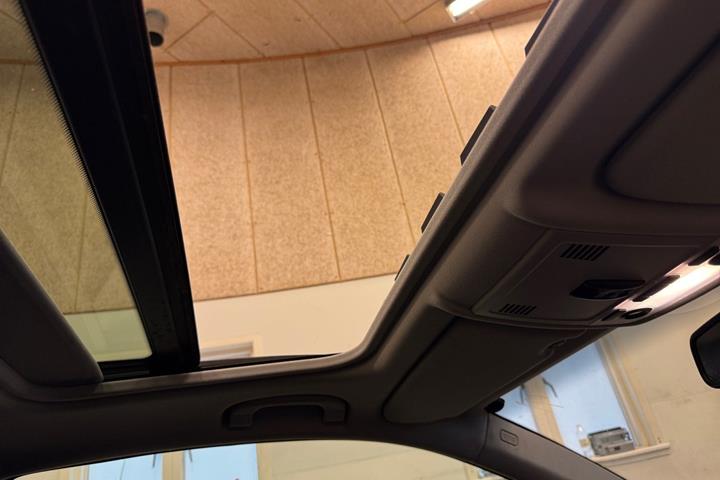 Sort BMW 325Xi fra 2008