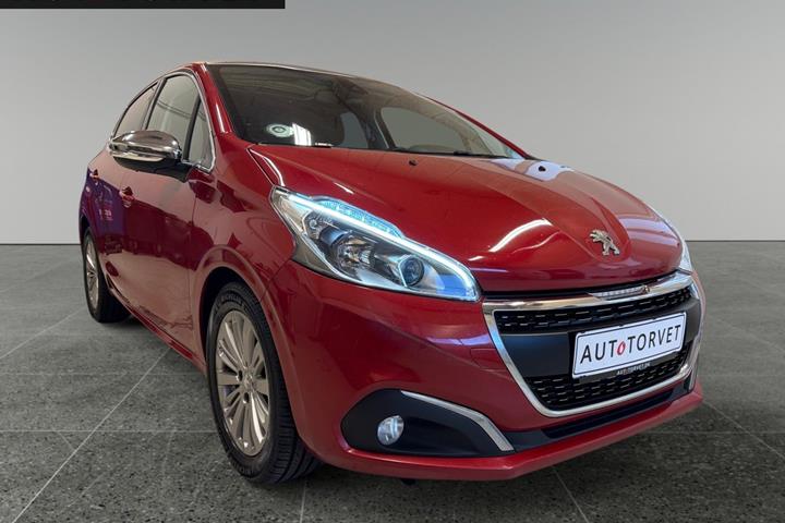 Rød Peugeot 208 fra 2018