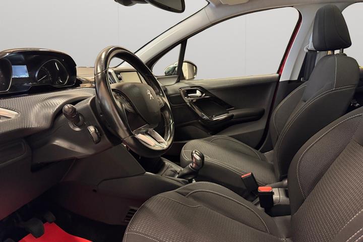 Rød Peugeot 208 fra 2018