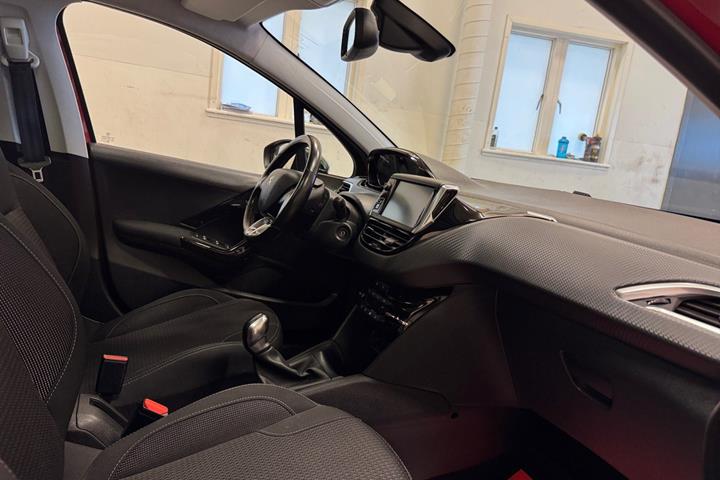 Rød Peugeot 208 fra 2018