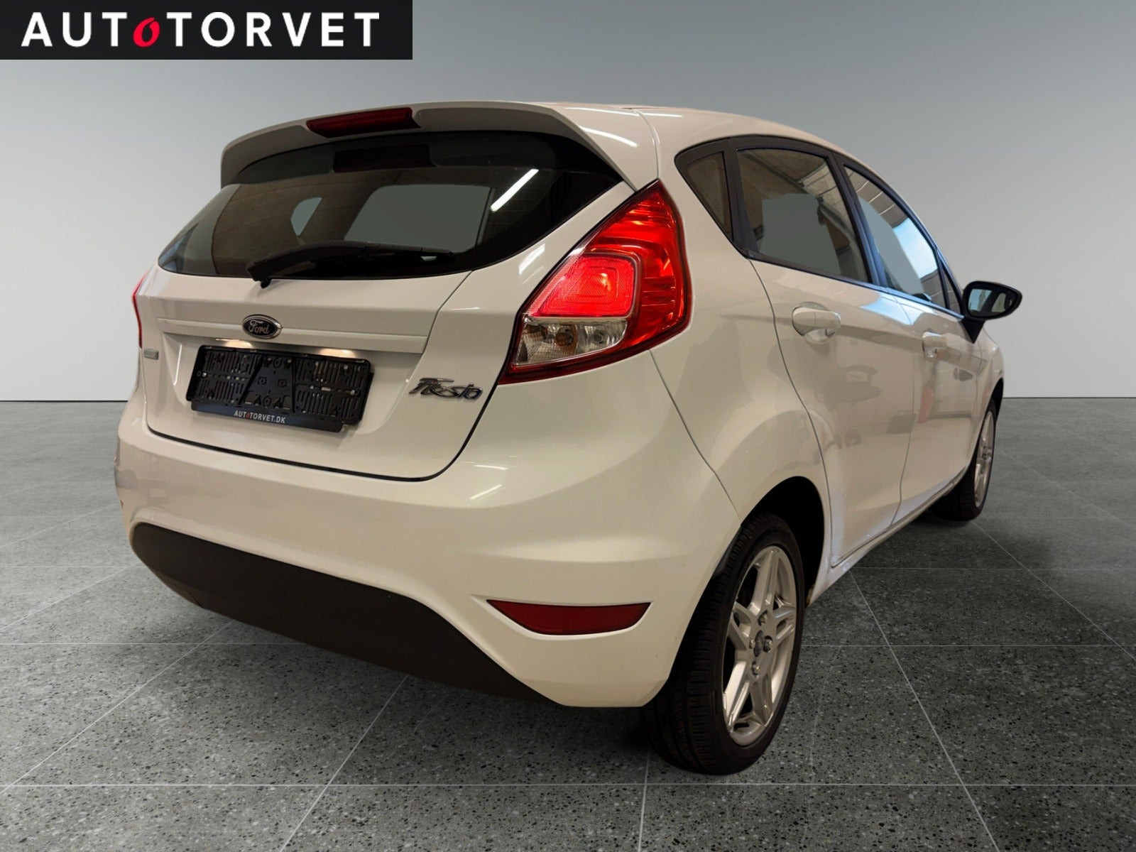Hvid Ford Fiesta fra 2014