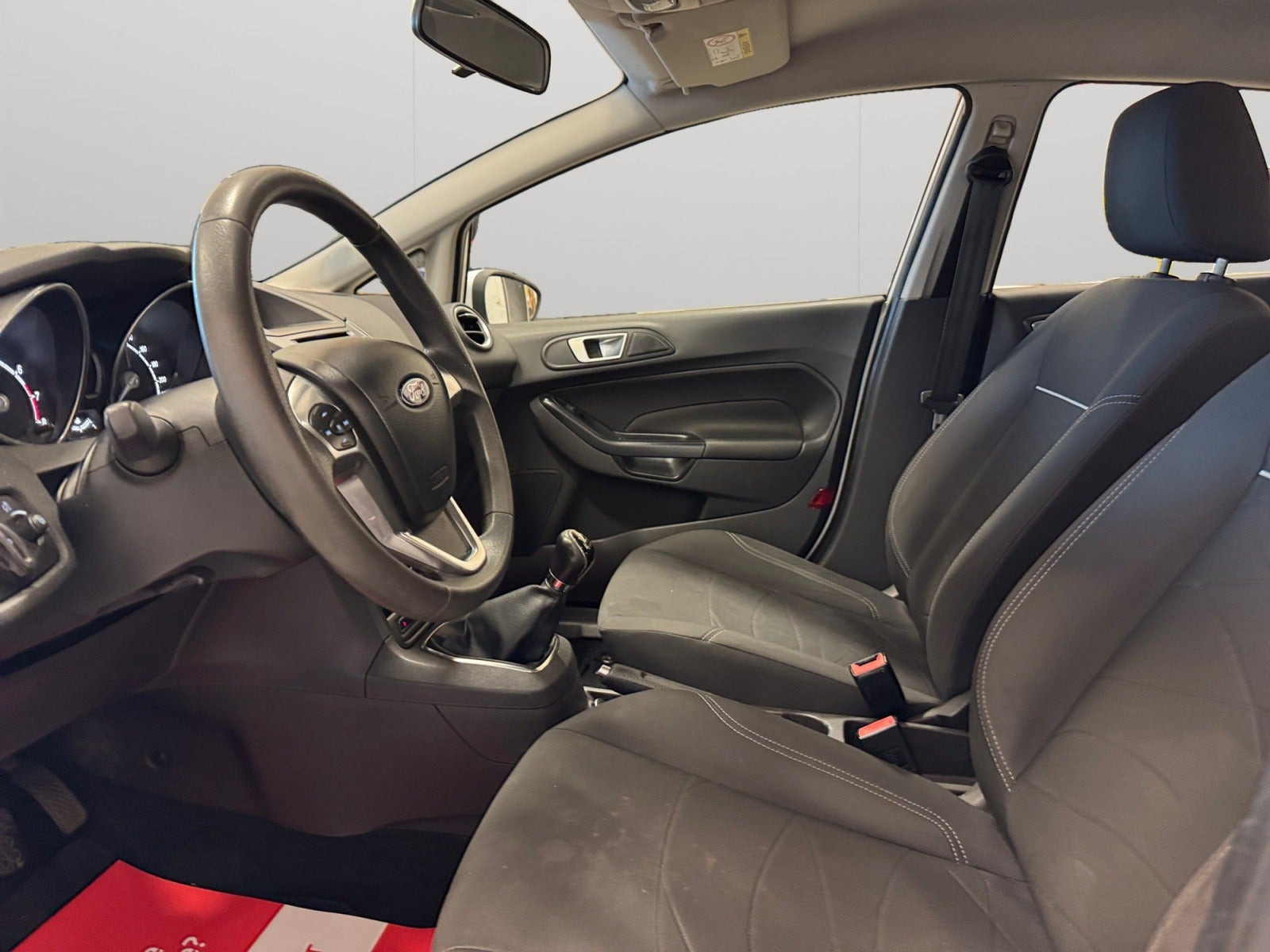 Hvid Ford Fiesta fra 2014