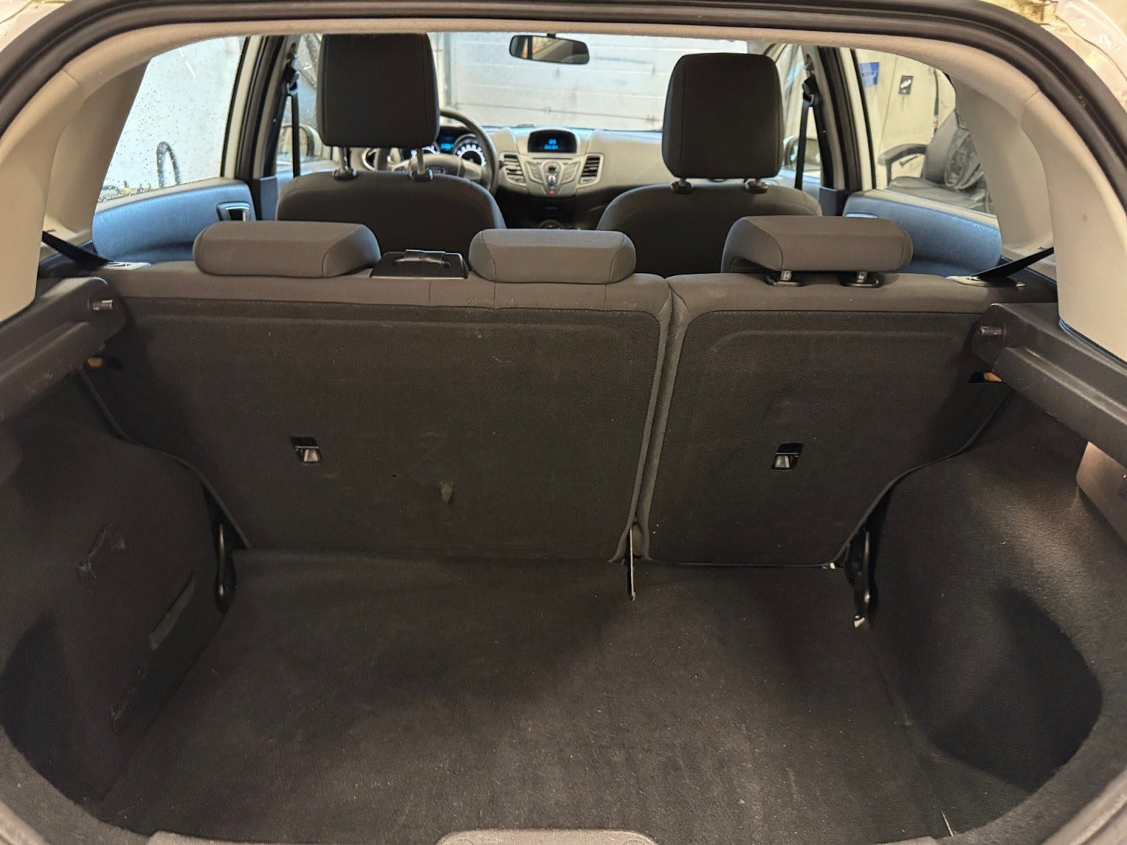 Hvid Ford Fiesta fra 2014