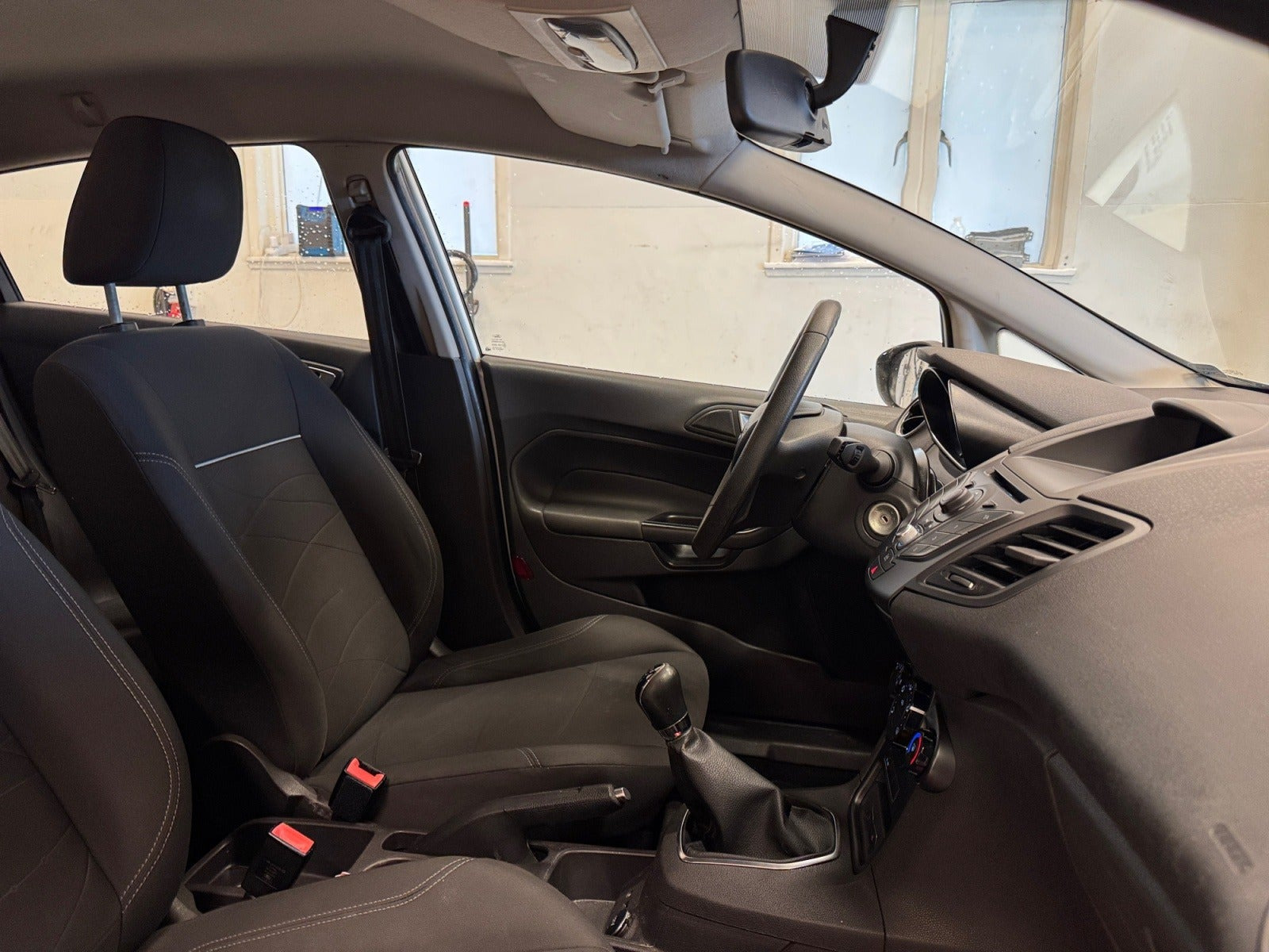 Hvid Ford Fiesta fra 2014