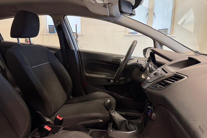 Hvid Ford Fiesta fra 2014