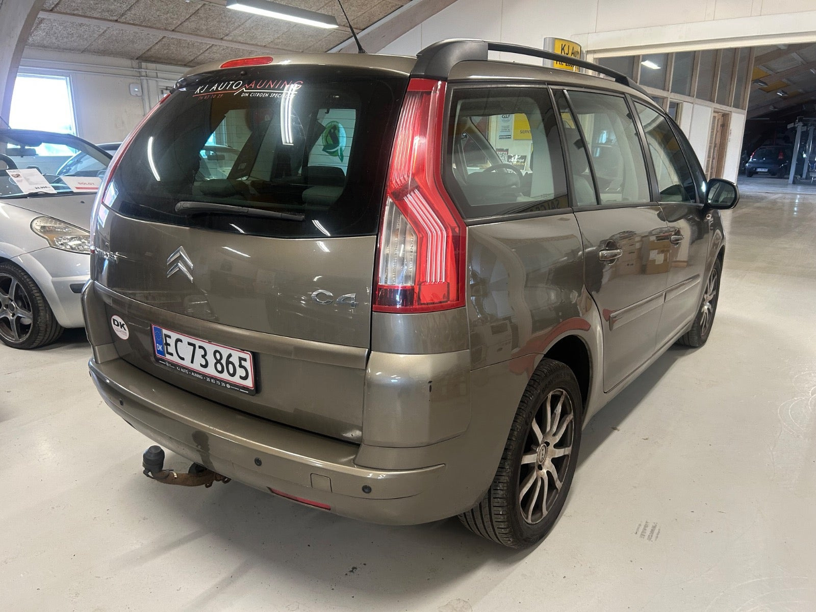 Beige Citroën Grand C4 Picasso fra 2010