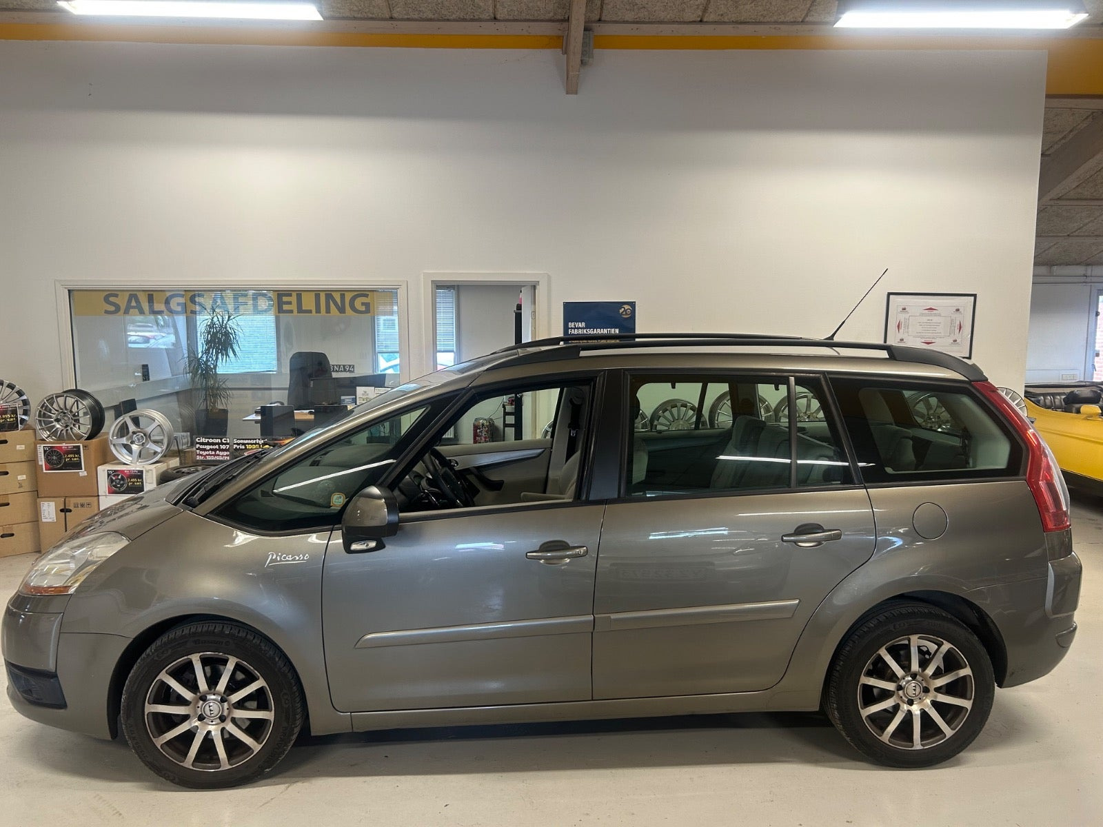 Beige Citroën Grand C4 Picasso fra 2010